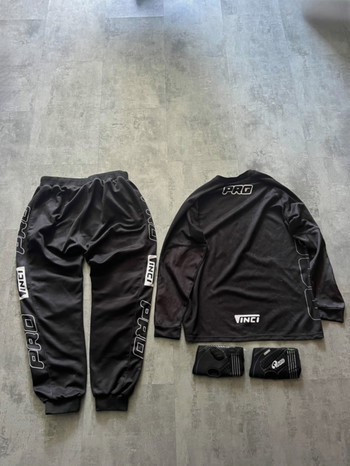 Afbeelding 2 van Slide Pants + Jersey Vinci PRO + SLY Gloves