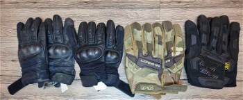 Afbeelding 5 van Dummy flash bang and knife, Mechanix gloves, M4 and SR25 magazines