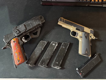 Bild 2 für N.2 Broken 1911 for Spare Parts + Holster (TAN WE - Black Unknown)