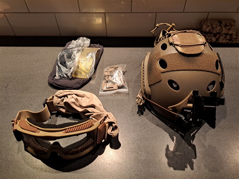 Image 1 for Emerson FAST helmet incl. NVG mount, Goggles & Battery pouch