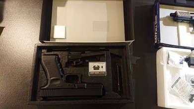 Image for G18c schiet alleen full auto en body met delen van een g17