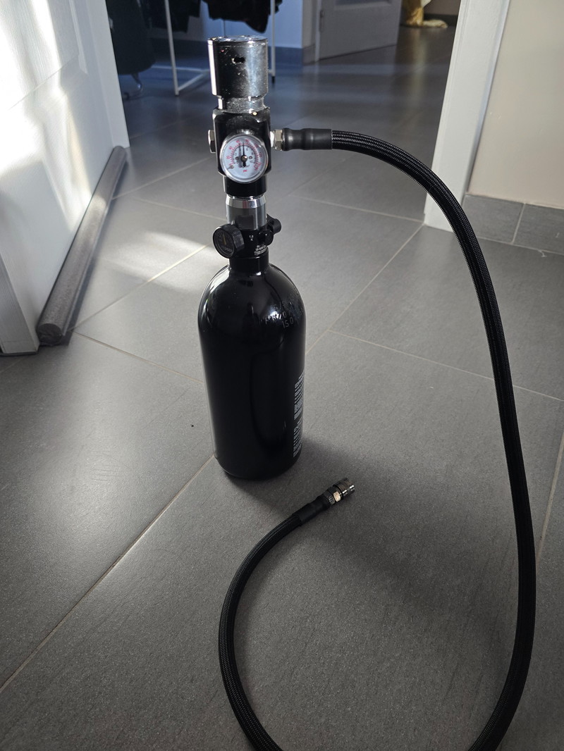 Image 1 pour HPA bottle with regulator