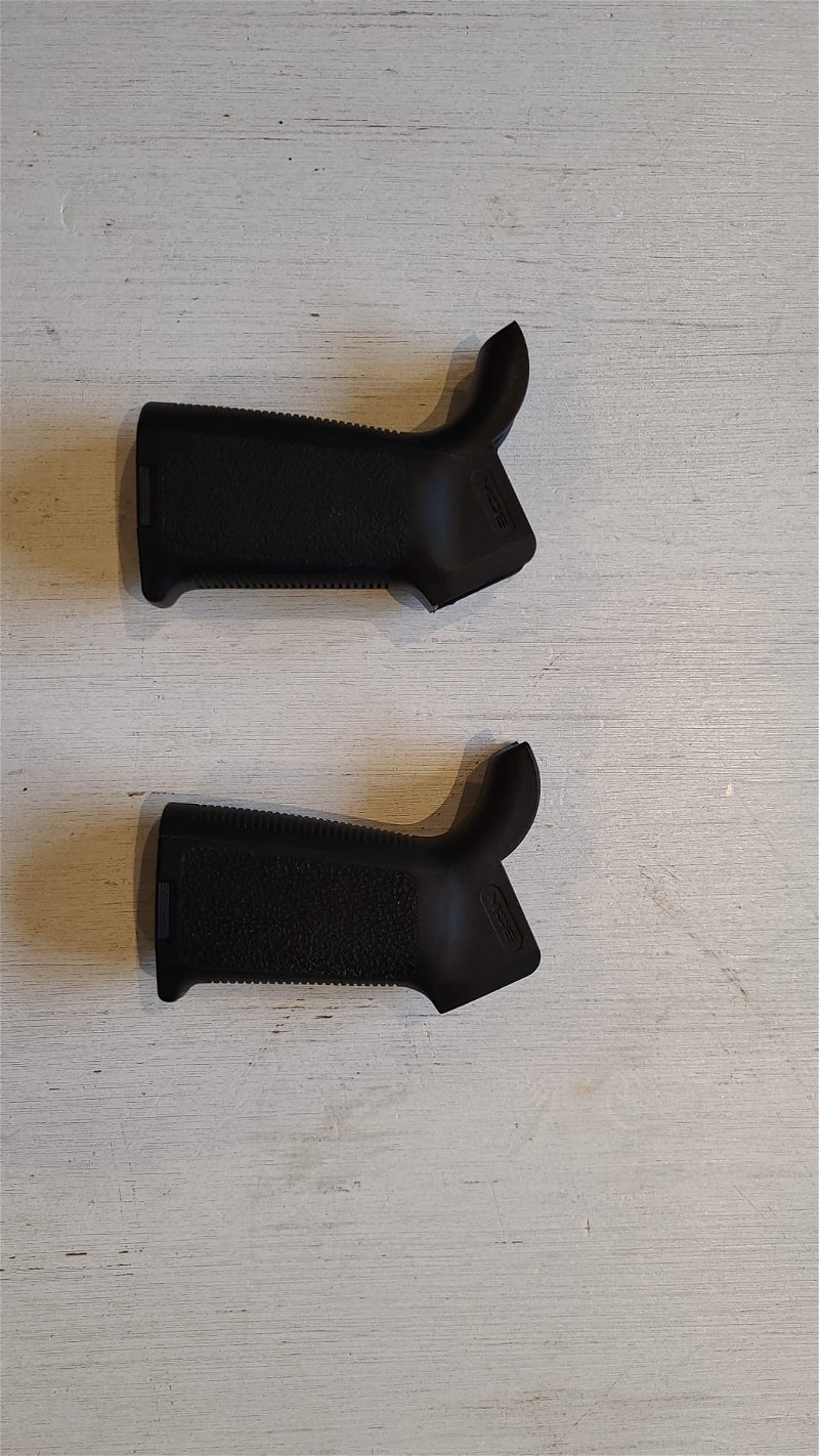 Image 1 for magpul pts moe grip