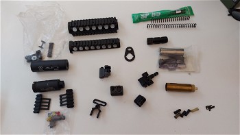 Afbeelding 2 van Grips, flashlight grip, M4 rail, springs, silencers