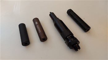 Afbeelding 3 van Grips, flashlight grip, M4 rail, springs, silencers