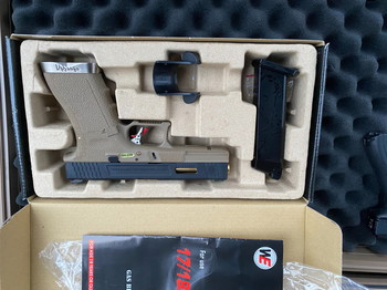 Imagen 2 de WE 17 custom gold barrel