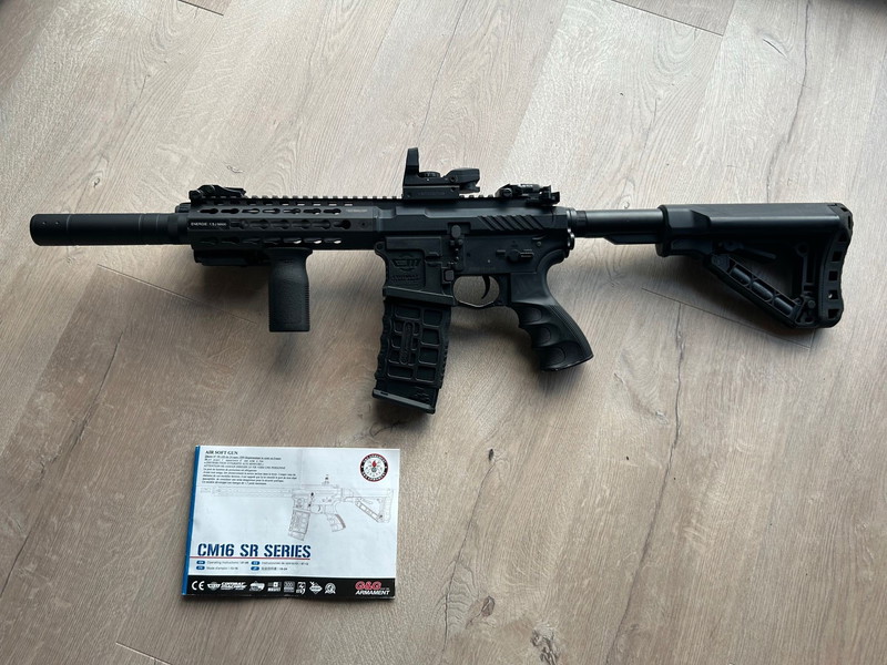 Afbeelding 1 van G&G CM16 SRS met Red Dot Sight, demper, foregrip en extra magazijnen