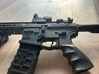 Afbeelding 3 van G&G CM16 SRS met Red Dot Sight, demper, foregrip en extra magazijnen