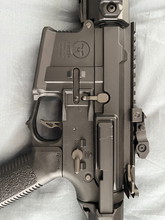 Afbeelding van ARES Amoeba AM-016 + Red Dot + 3 Magazines + 1 Batteries (Ready to play)