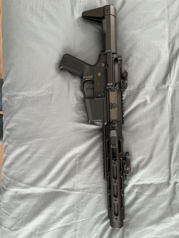 Afbeelding 2 van ARES Amoeba AM-016 + Red Dot + 3 Magazines + 1 Batteries (Ready to play)