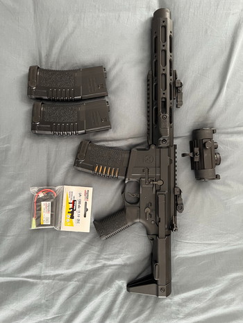 Afbeelding 3 van ARES Amoeba AM-016 + Red Dot + 3 Magazines + 1 Batteries (Ready to play)