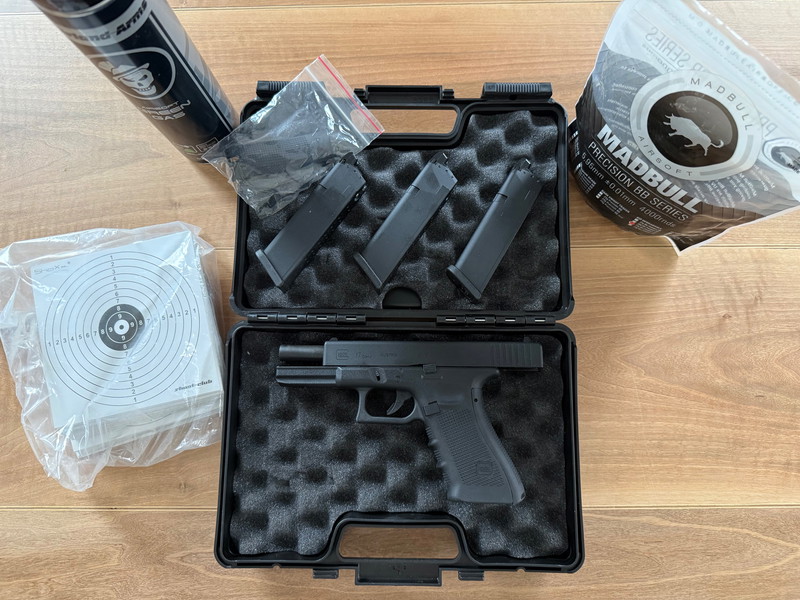 Imagen 1 de Glock 17 Gen4 GBB 6mm inkl 3 Magazine und Zubehör