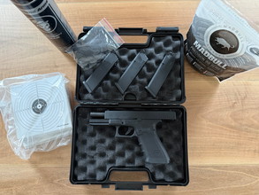 Afbeelding van Glock 17 Gen4 GBB 6mm inkl 3 Magazine und Zubehör