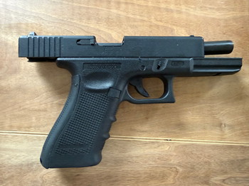 Imagen 4 de Glock 17 Gen4 GBB 6mm inkl 3 Magazine und Zubehör