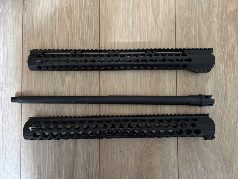 Afbeelding 1 van 2x handguard en 1x outerbarrel