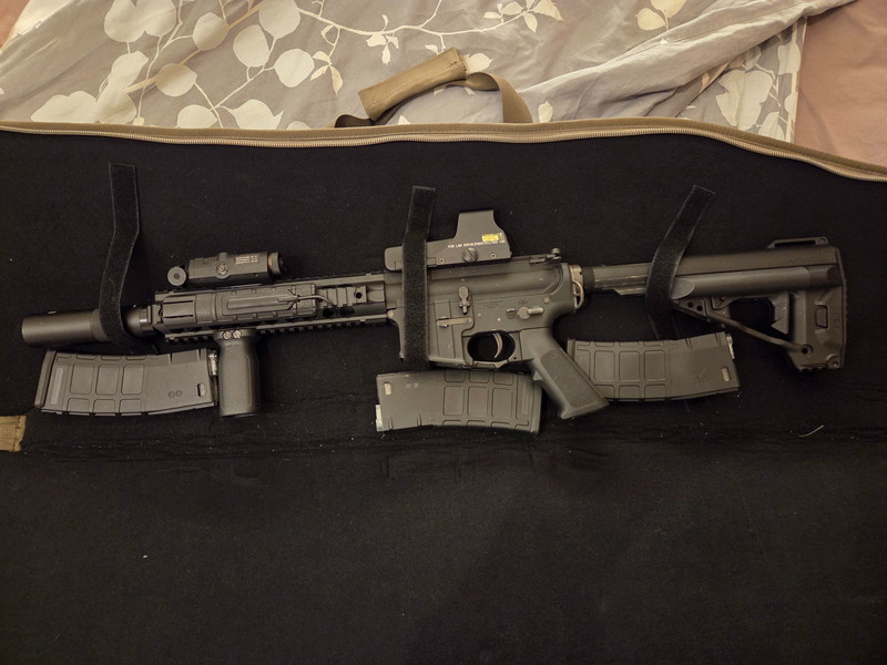 Bild 1 für Airsoft replica met red dot, laser en flashlight.