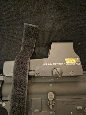 Bild 2 für Airsoft replica met red dot, laser en flashlight.