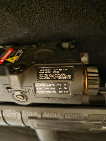 Bild 3 für Airsoft replica met red dot, laser en flashlight.