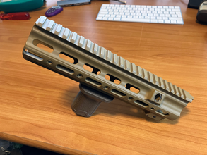 Afbeelding van handguard met foregrip. Zat op een HK416 die ik weer origineel gemaakt heb.