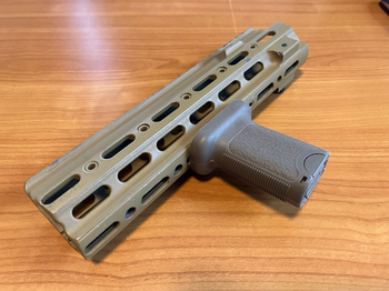 Imagen 3 de handguard met foregrip. Zat op een HK416 die ik weer origineel gemaakt heb.