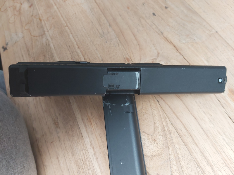 Afbeelding 1 van Umarex glock 17 2 magazijnen