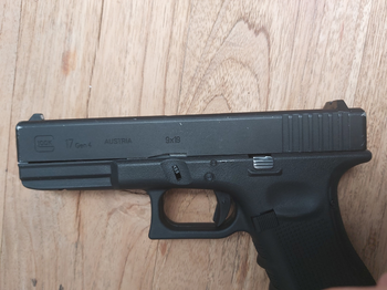 Afbeelding 2 van Umarex glock 17 2 magazijnen