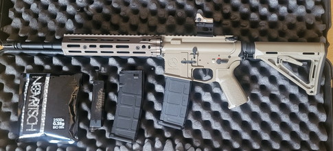 Imagen para Magpul M4 with Daniel Defence handguard
