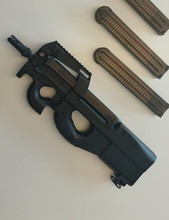 Bild für CYMA P90 - MODDED - 4 MAGS