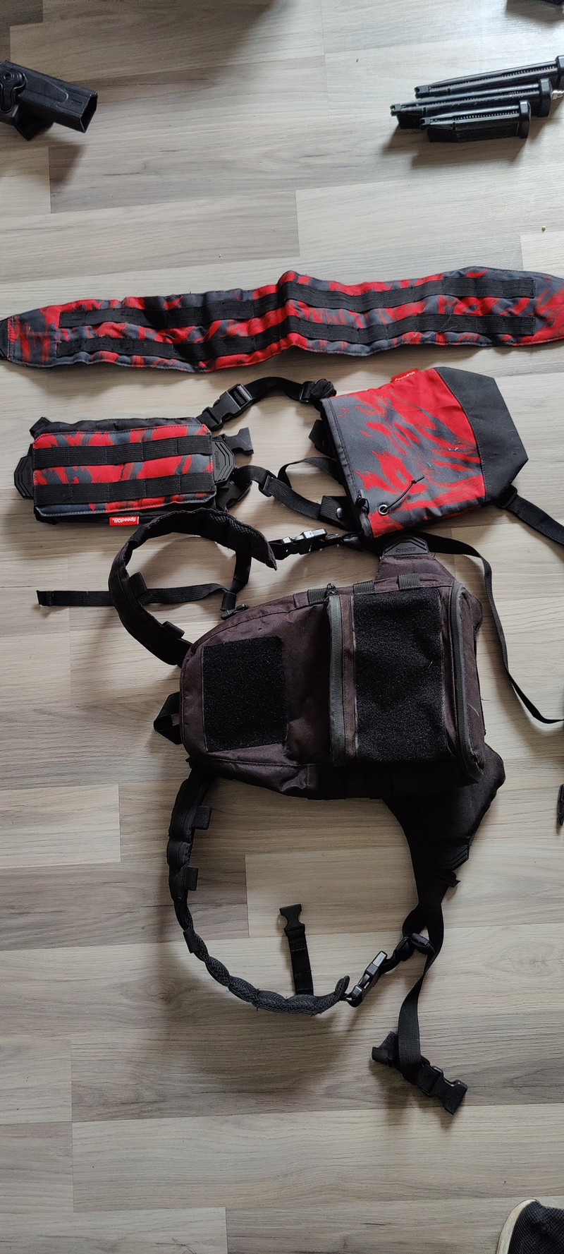 Image 1 pour Speedqb atompack chest rig en een quick strip voor de belt.