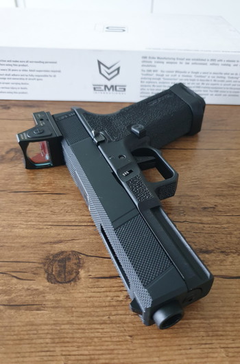 Afbeelding 2 van EMG SAI glock + RMR ( mag weg tegen elk aannemelijk bod )