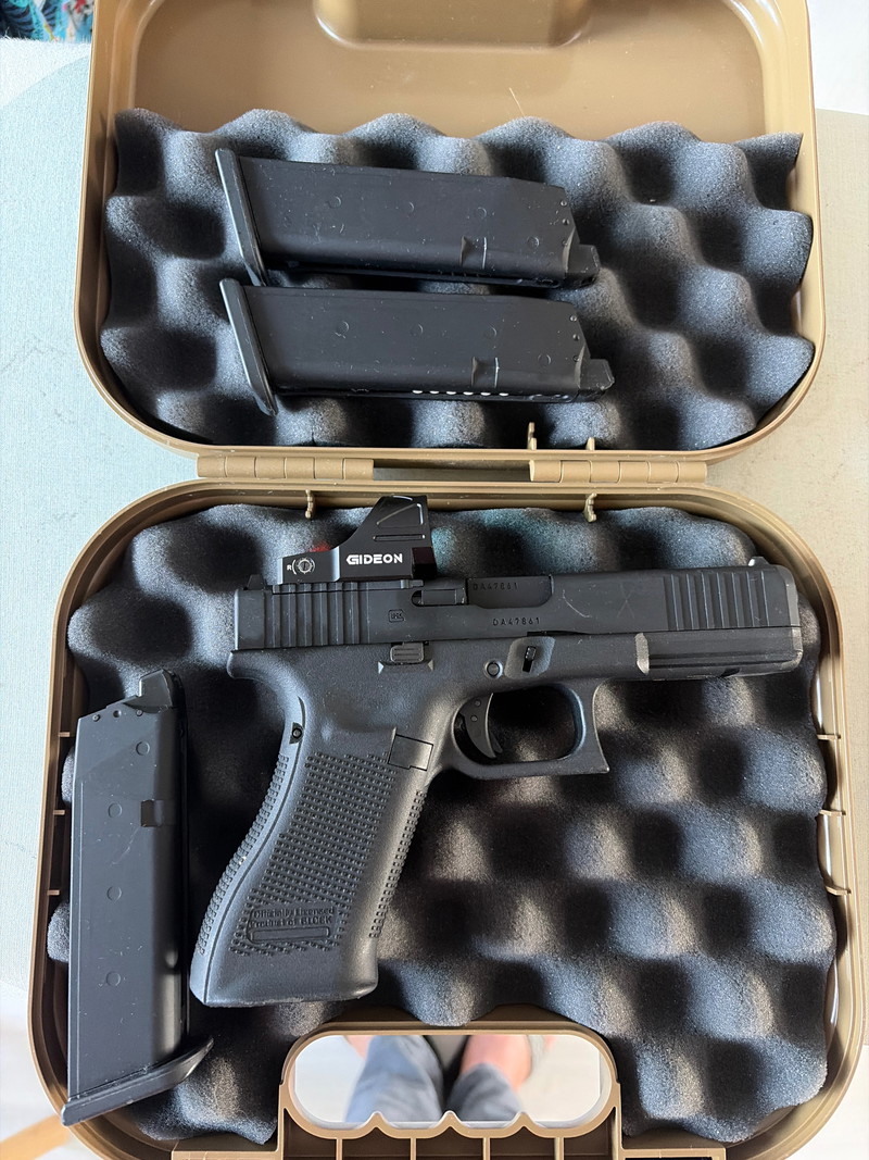 Zdjęcie 1 – Glock 17 umarex en colt 1911 aw customs