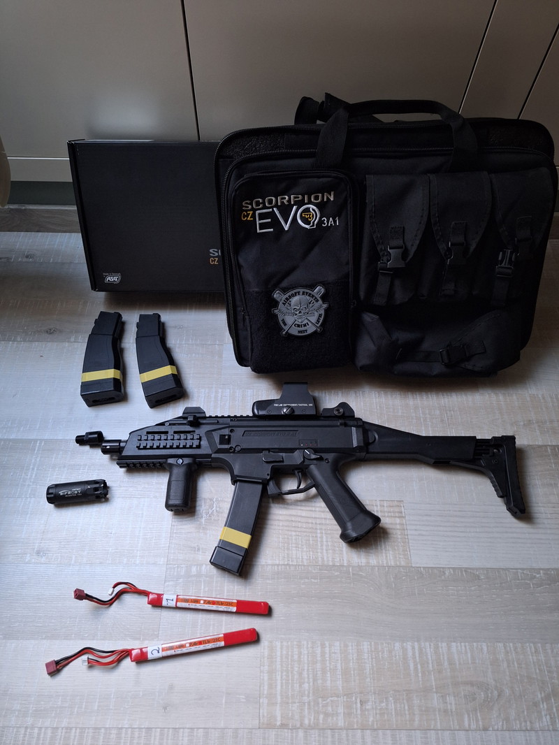 Image 1 for CZ Scorpion met accesoires