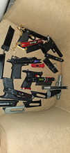 Afbeelding van Grote partij airsoft replica's en accessoires