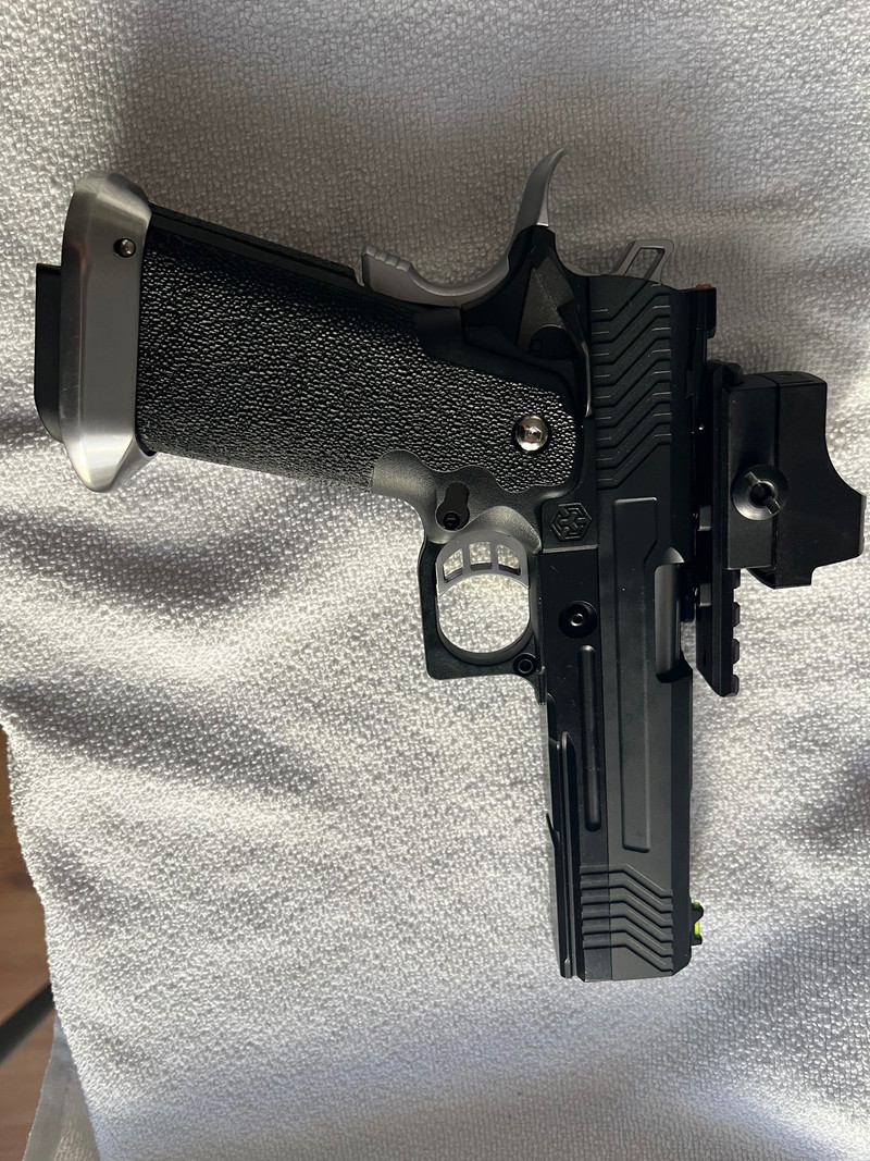 Imagen 1 de We HI- Capa Force GBB+ 3 kurze + 2 lange Magazine Ausstellungs Stück