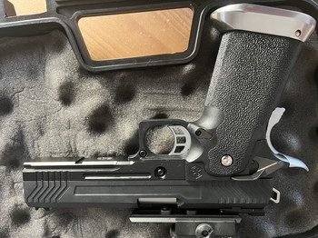 Imagen 2 de We HI- Capa Force GBB+ 3 kurze + 2 lange Magazine Ausstellungs Stück