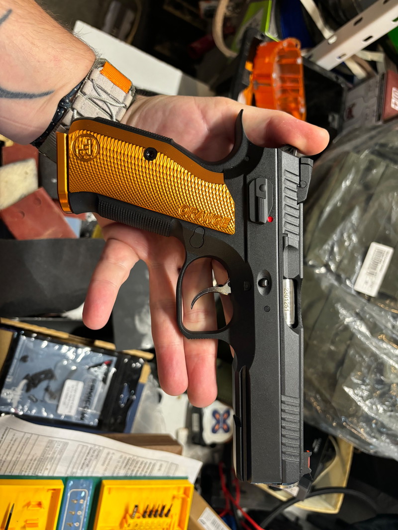 Image 1 pour CZ shadow 2 orange neuf acier