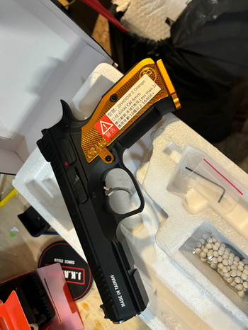 Image 5 pour CZ shadow 2 orange neuf acier
