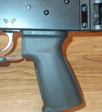 Imagen 3 de Tokyo Marui AKX / 2x Magazines / Reptilia AK Pistol Grip / Charging Handle