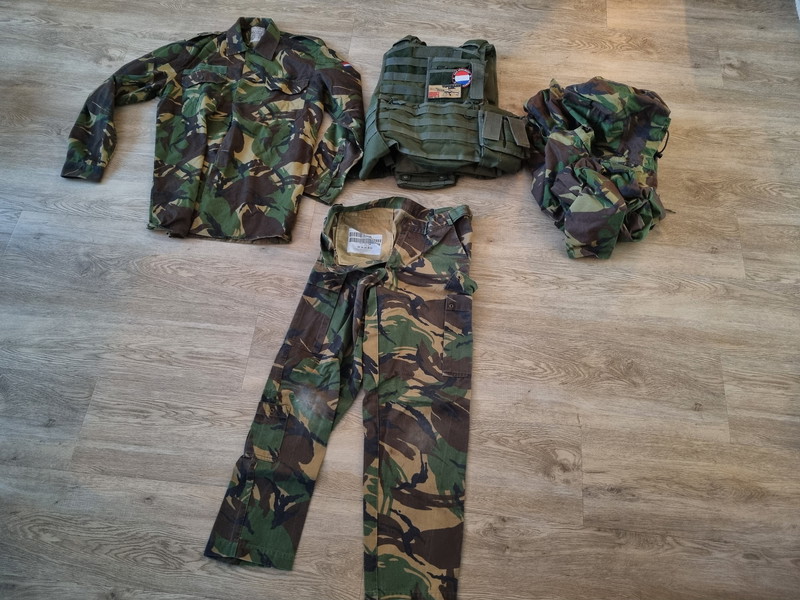 Afbeelding 1 van Nl-camo kleding + invader gear vest