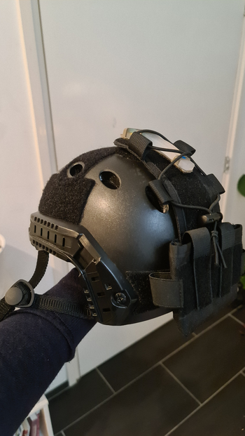 Bild 3 für Zwarte helm te ruil tegen groen of tan