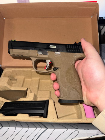 Image 2 pour WE-05 GBB With 2 mags and holster