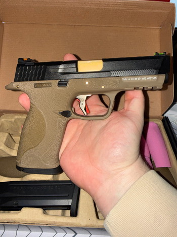 Image 3 pour WE-05 GBB With 2 mags and holster