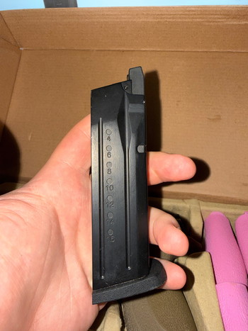 Image 4 pour WE-05 GBB With 2 mags and holster