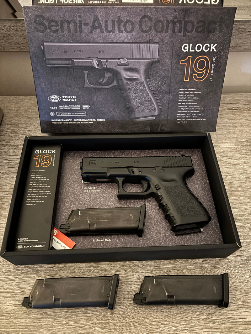 Bild 1 für Tokyo Marui Glock 19 Gen3 incl 3 mags / Mag pouch