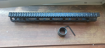 Imagen 2 de Handguard Midwest Industries M-LOK repro 14.5''