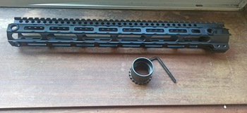 Imagen 3 de Handguard Midwest Industries M-LOK repro 14.5''