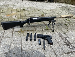 Afbeelding van Sniper rifle en pistool