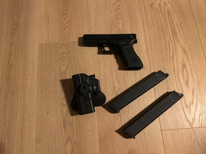 Afbeelding van Glock 18C + 2 mags en holster