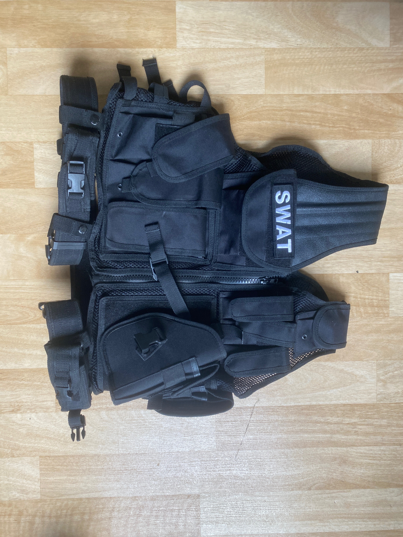 Image 1 for Vest invader gear zwart met holster ruimte voor ak47