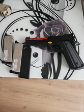 Bild für Glock 18C, 1911, Dan en Wesson Revolver